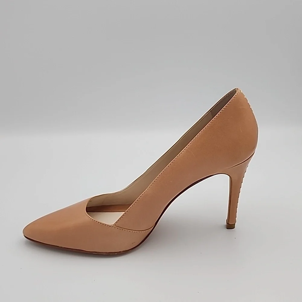 ALICE + OLIVIA Tan Pumps with Whipstitched Detail Self-covered Heels - Picture 6 of 7